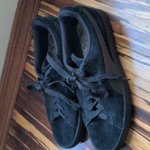 Suede Pumas, mens 8, black